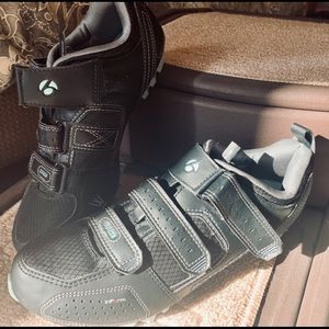 Bontrager cycling shoes EUC only used indoors